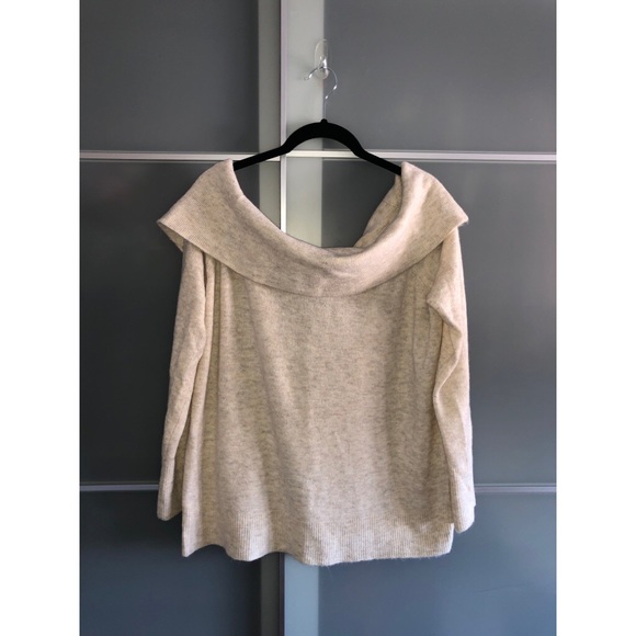 Abercrombie Cream Off Shoulder Sweater - Picture 2 of 7